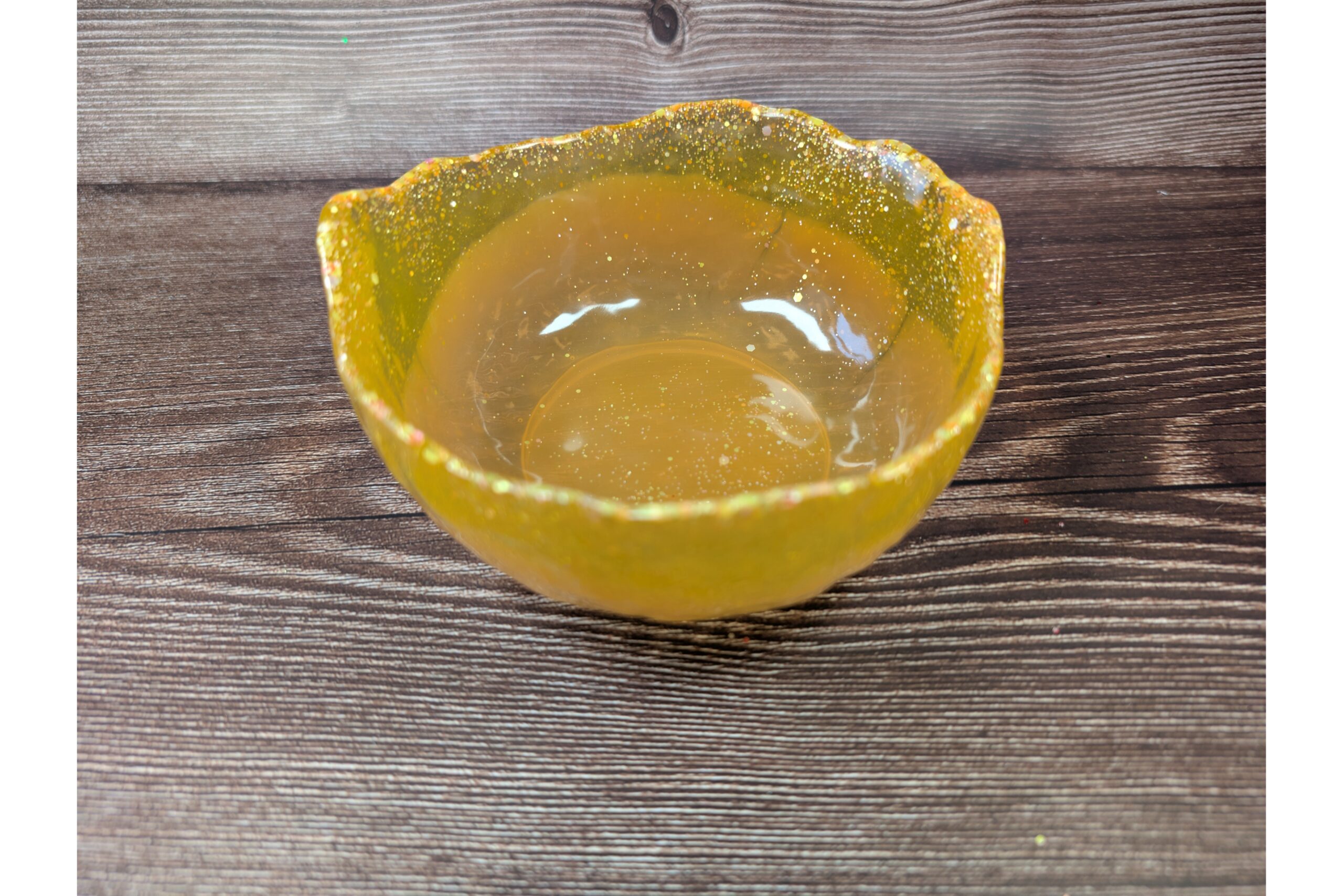 Textured Resin Trinket Bowl – Binevenagh Gold