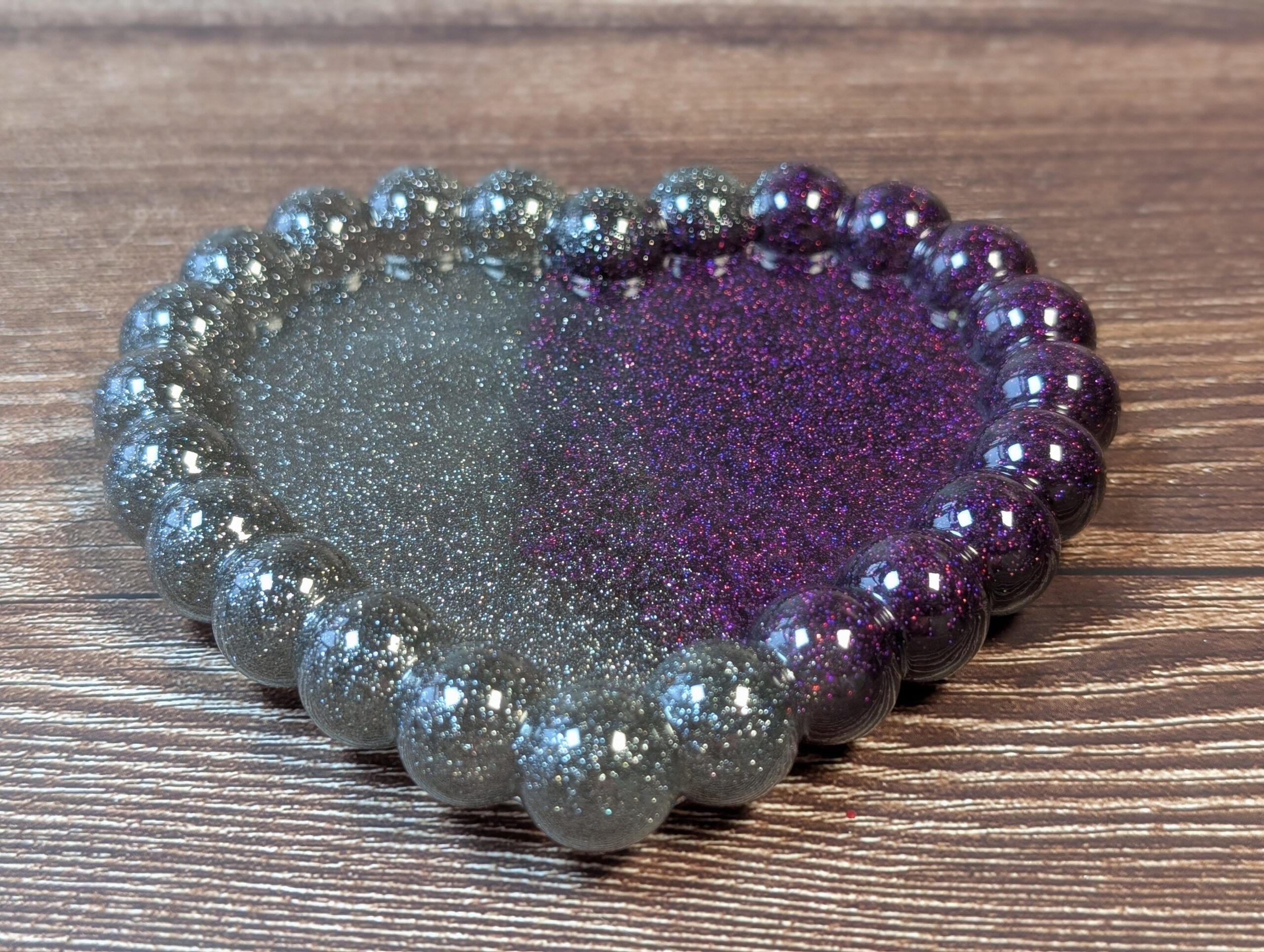 Handmade Resin Heart Tray – Charcoal & Amethyst Duochrome - Image 2