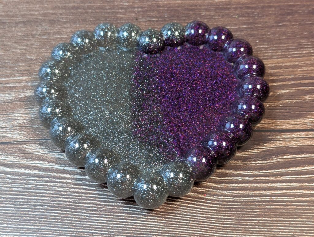 Handmade Resin Heart Tray – Charcoal & Amethyst Duochrome