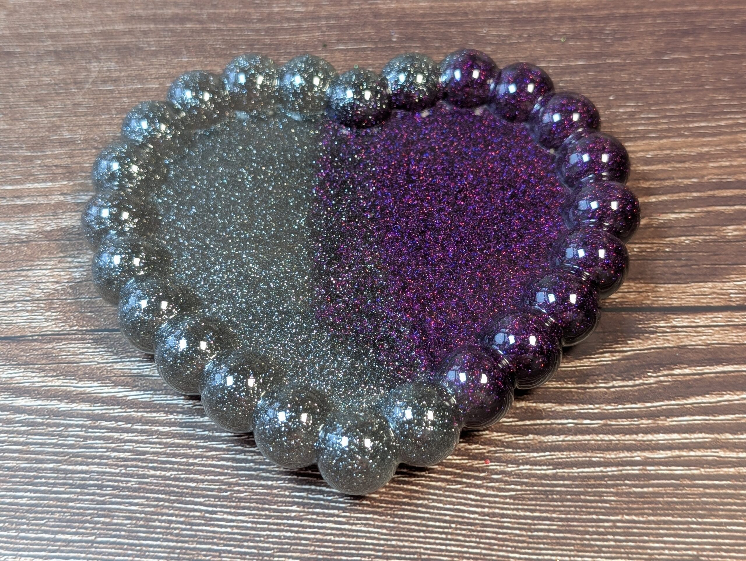 Handmade Resin Heart Tray – Charcoal & Amethyst Duochrome
